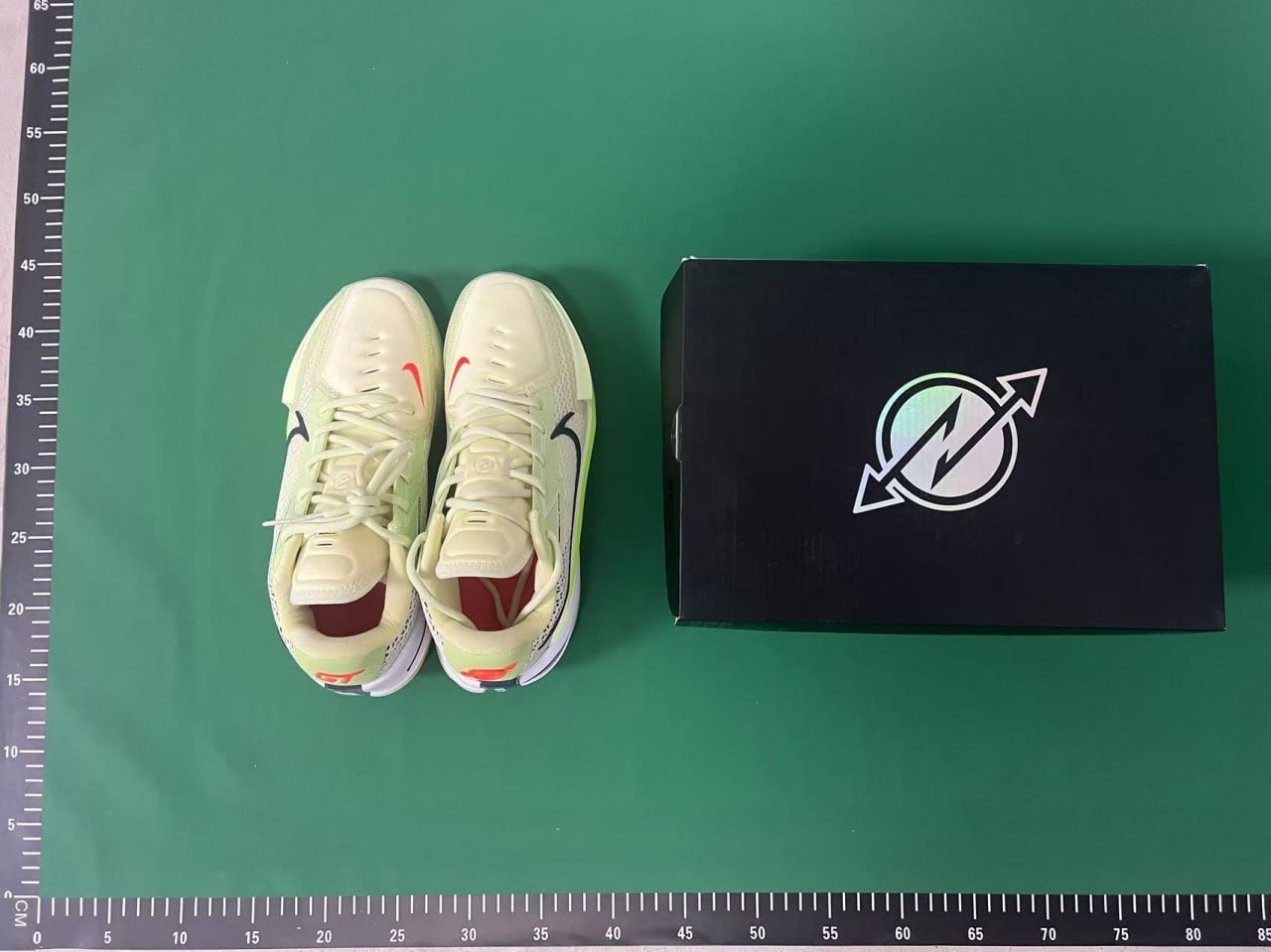 Zdjęcie QC 1 z 1 — Nike ZoomX Invincible Run Flyknit 3 Sneakers [17 styles]