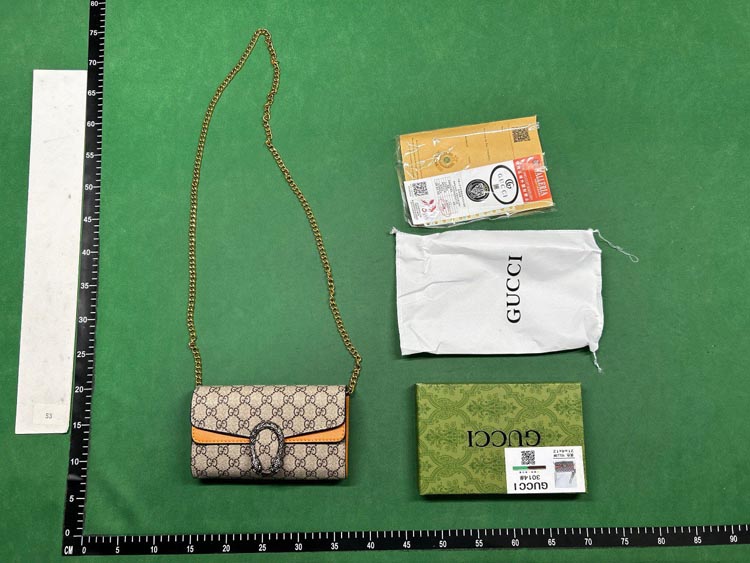 Zdjęcie QC 4 z 8 — Gucci Dionysus Mini Shoulder Bag with GG Supreme Canvas and Leather Trim [27 styles]