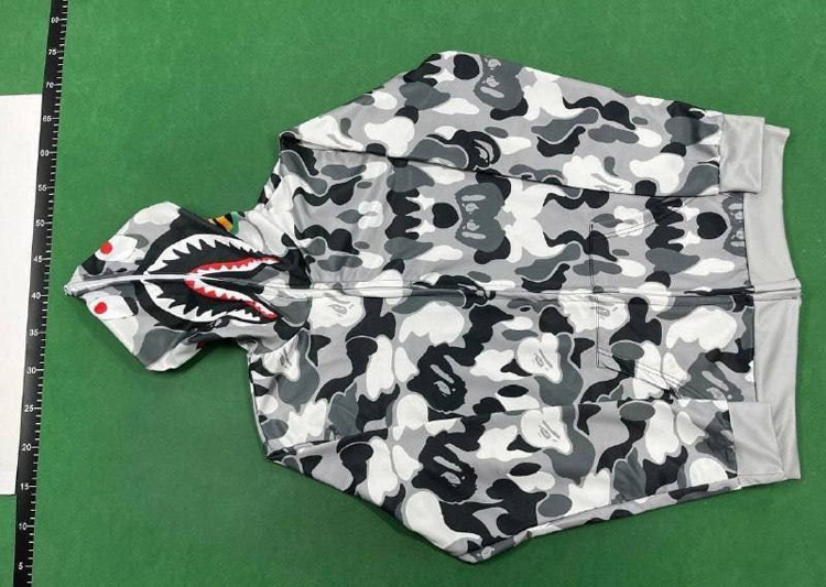 Zdjęcie QC 1 z 5 — BAPE Shark Hoodie Full-Zip Camo Sweatshirt