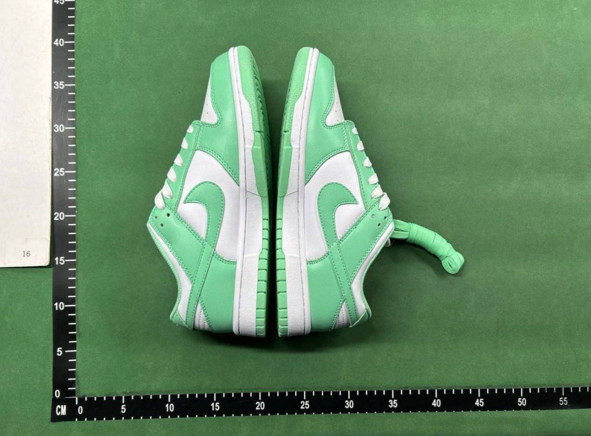 Zdjęcie QC 1 z 1 — Nike Dunk Low Sneakers