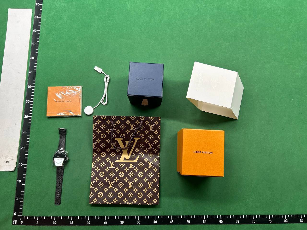 Zdjęcie QC 1 z 1 — Louis Vuitton Tambour Horizon Smartwatch with Monogram Leather Strap