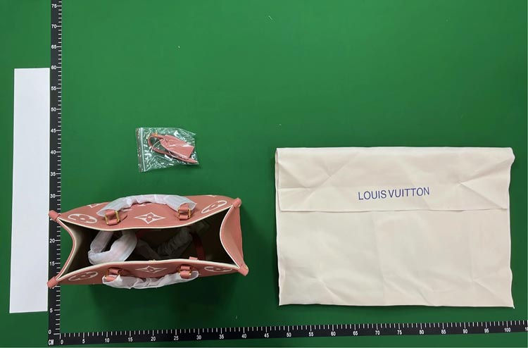 Zdjęcie QC 2 z 4 — Louis Vuitton Monogram Empreinte & Damier Azur Handbags, Totes, Crossbody, and Backpacks [1 style]