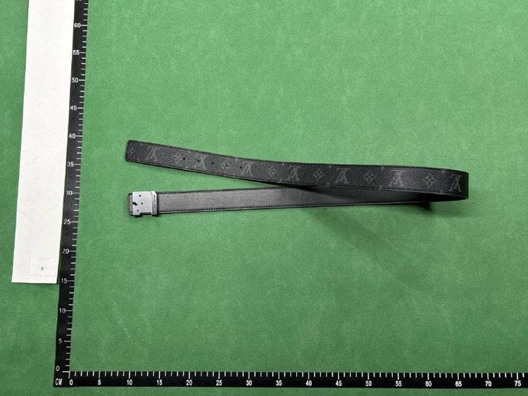 Zdjęcie QC 3 z 4 — Louis Vuitton LV Initiales Belt [40 styles]