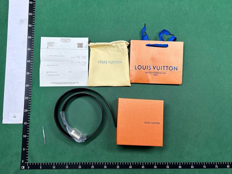 Zdjęcie QC 1 z 4 — Louis Vuitton LV Initiales Belt [40 styles]