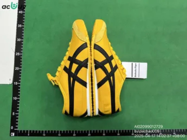 Zdjęcie QC 2 z 2 — Onitsuka Tiger Mexico 66 Sneakers