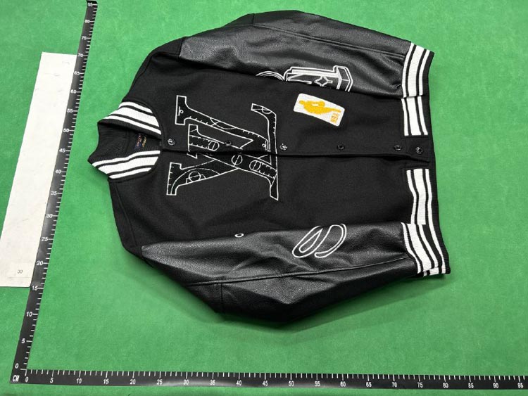 Zdjęcie QC 1 z 3 — Designer Varsity Jackets [40 styles]