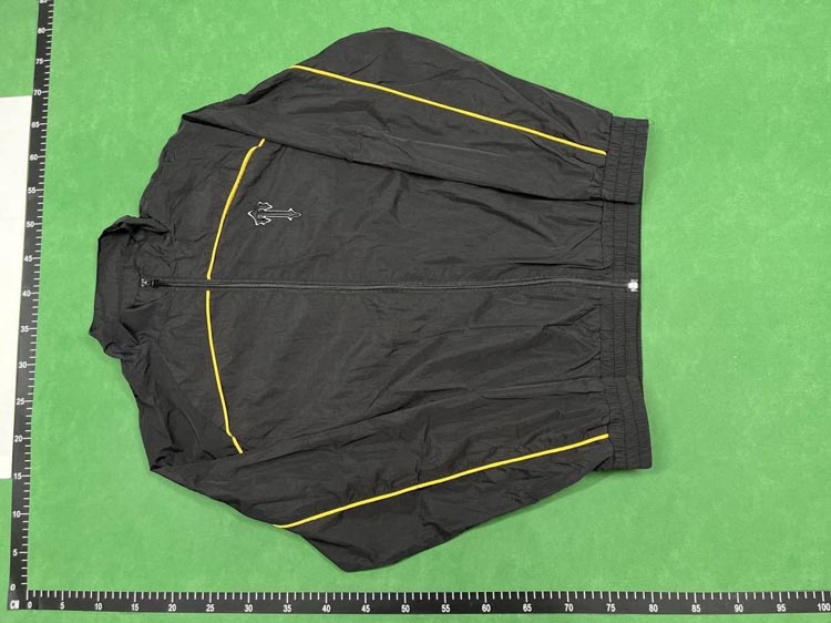 Zdjęcie QC 3 z 4 — Thom Browne Shield Logo Windbreaker Jacket