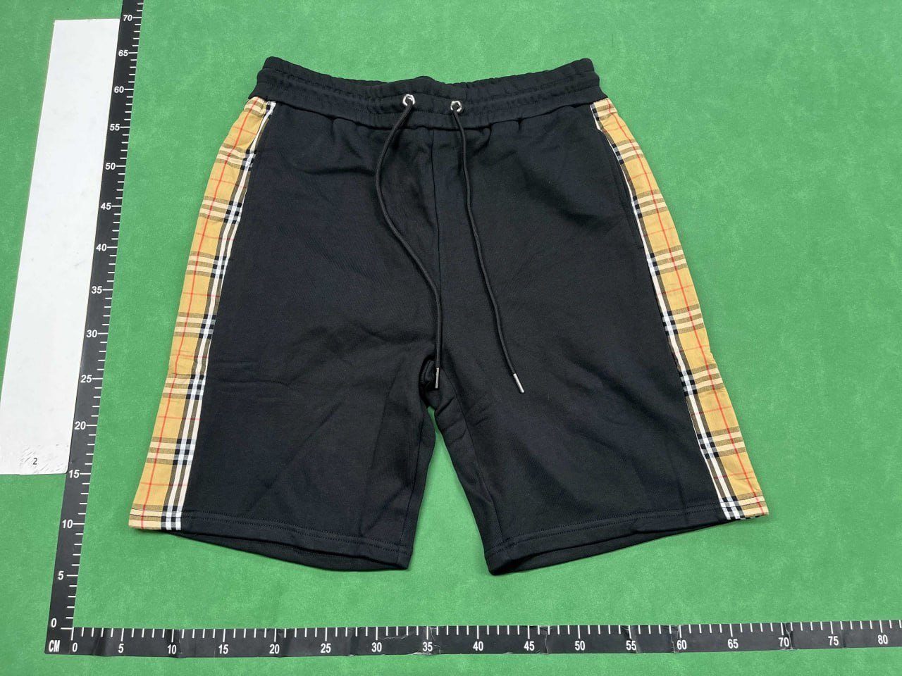 Zdjęcie QC 1 z 1 — Burberry Check & Logo Shorts [39 styles]