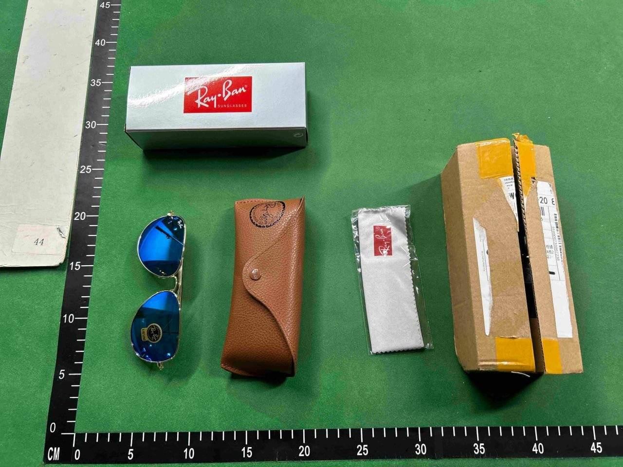 Zdjęcie QC 1 z 1 — Ray-Ban Wayfarer, Aviator, Round, and Clubmaster Sunglasses [27 styles]
