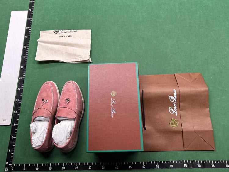 Zdjęcie QC 1 z 3 — Prada Saffiano Loafer Slip-Ons [18 styles]