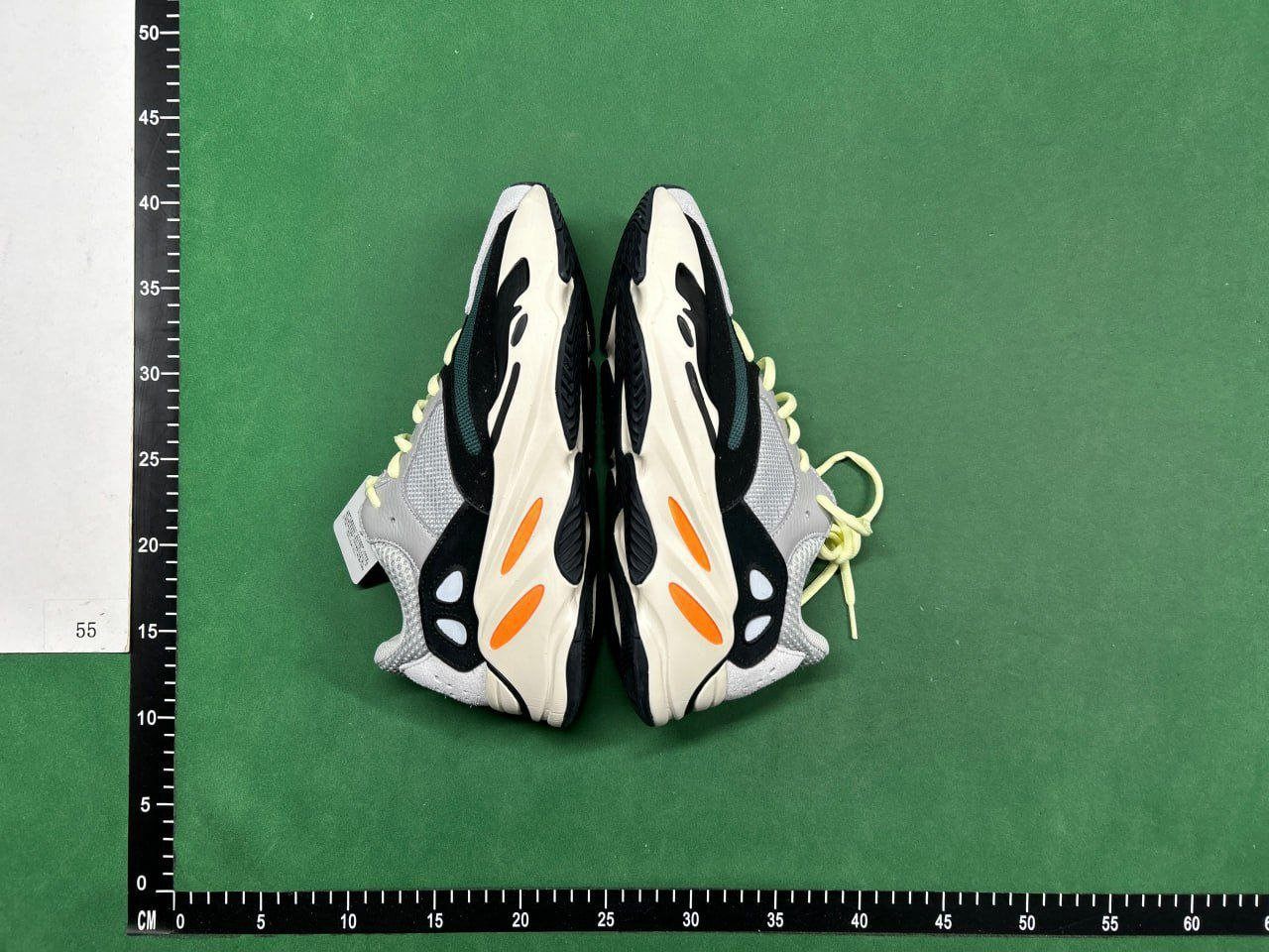 Zdjęcie QC 1 z 1 — Adidas Yeezy Boost 700 Sneakers
