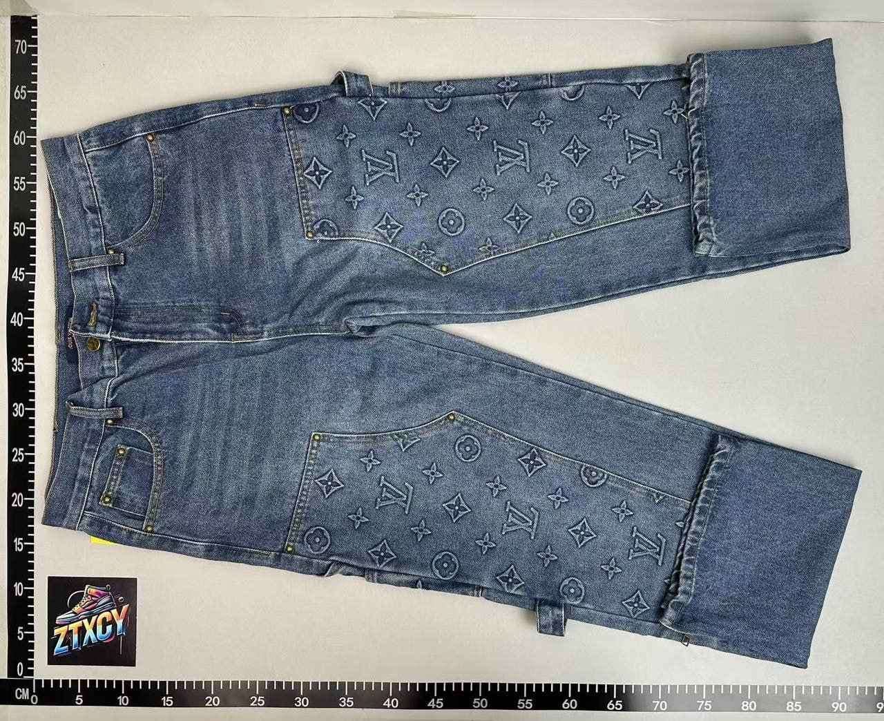 Zdjęcie QC 1 z 1 — Louis Vuitton Monogram Panther Varsity Jacket