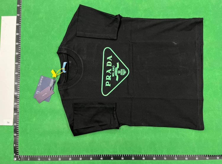 Zdjęcie QC 3 z 4 — Prada Triangle Logo & Tiger Print T-Shirts and Short-Sleeve Shirts [38 styles]