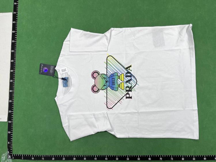 Zdjęcie QC 4 z 4 — Prada Triangle Logo & Tiger Print T-Shirts and Short-Sleeve Shirts [38 styles]