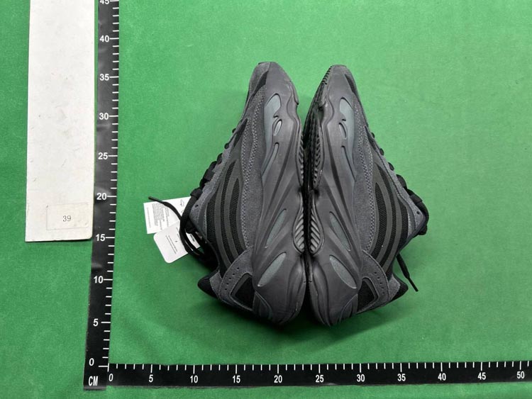 Zdjęcie QC 4 z 4 — Adidas Yeezy Boost 700 Sneakers [21 styles]
