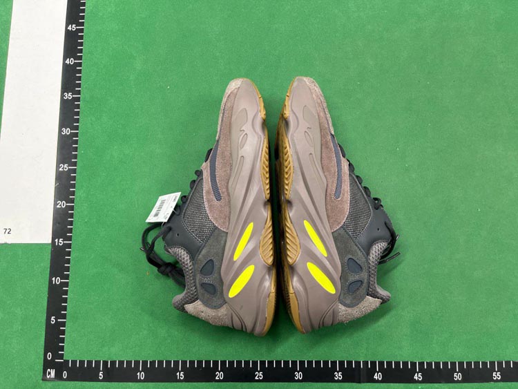 Zdjęcie QC 2 z 4 — Adidas Yeezy Boost 700 Sneakers [21 styles]