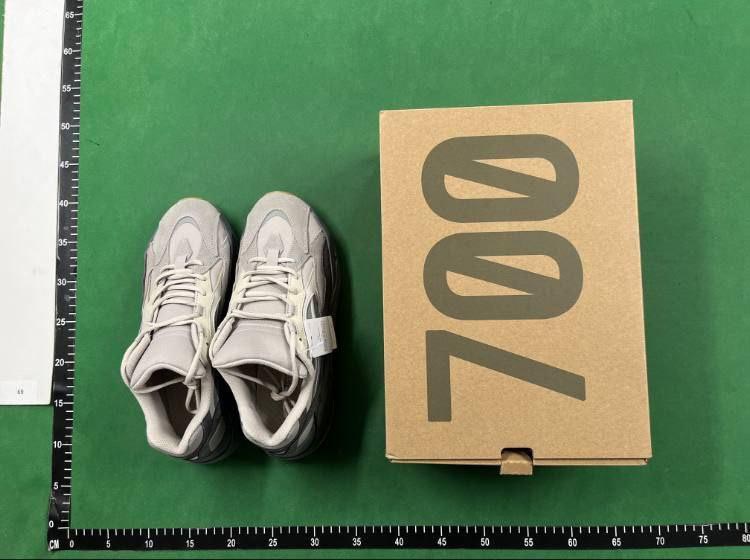 Zdjęcie QC 1 z 4 — Adidas Yeezy Boost 700 Sneakers [21 styles]