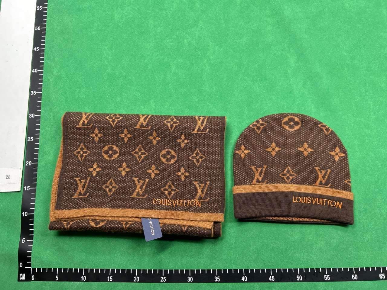 Zdjęcie QC 1 z 1 — Louis Vuitton Damier Azur Knit Scarf and Beanie Set [22 styles]