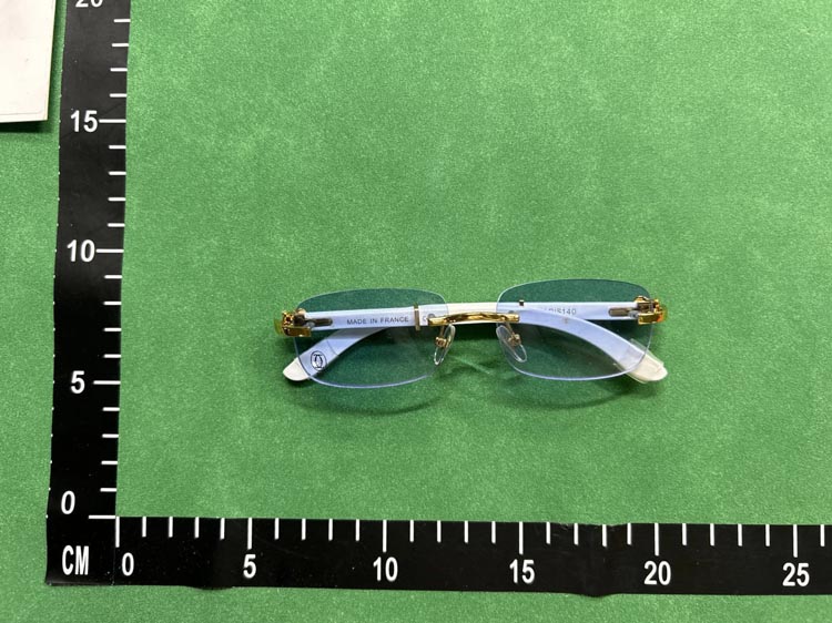 Zdjęcie QC 1 z 3 — Cartier C de Cartier Round Eyeglasses [15 styles]