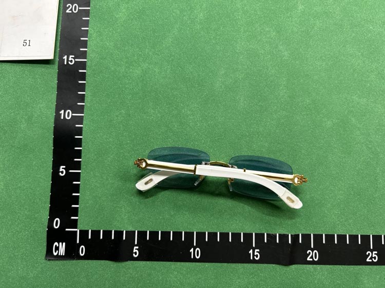 Zdjęcie QC 2 z 3 — Cartier C de Cartier Round Eyeglasses [15 styles]
