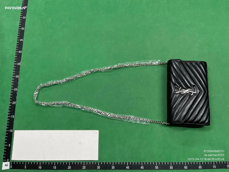 Zdjęcie QC 1 z 2 — Saint Laurent Loulou Quilted Chain Shoulder Bag (Large 29×19cm, Medium 22×15cm)