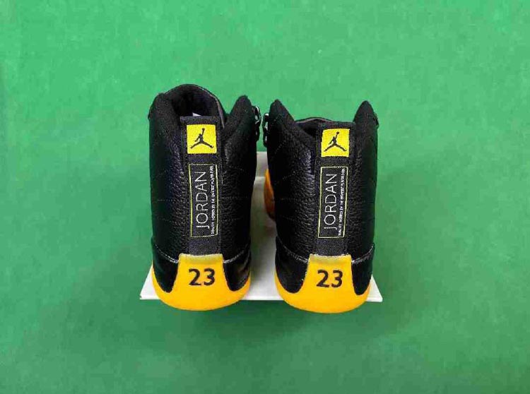 Zdjęcie QC 3 z 4 — Jordan 12 Retro Sneakers