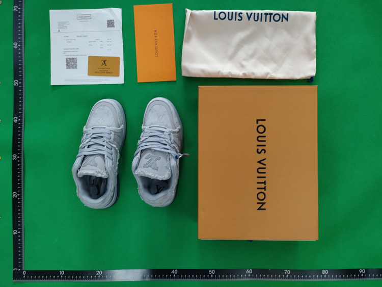 Zdjęcie QC 1 z 2 — Louis Vuitton LV Trainer Sneakers