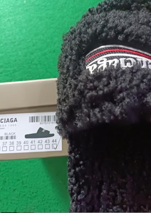 Zdjęcie QC 3 z 3 — Balenciaga Fuzzy Slide Slippers [6 styles]