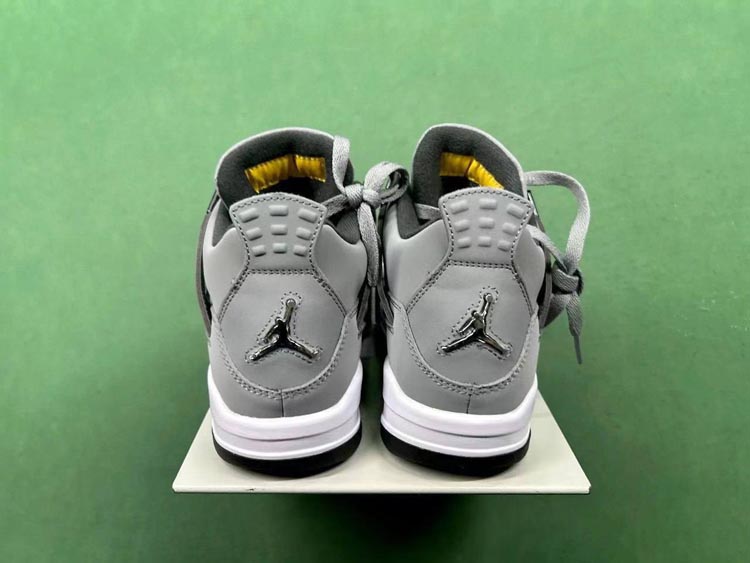 Zdjęcie QC 3 z 4 — Nike Air Jordan 4 Sneakers