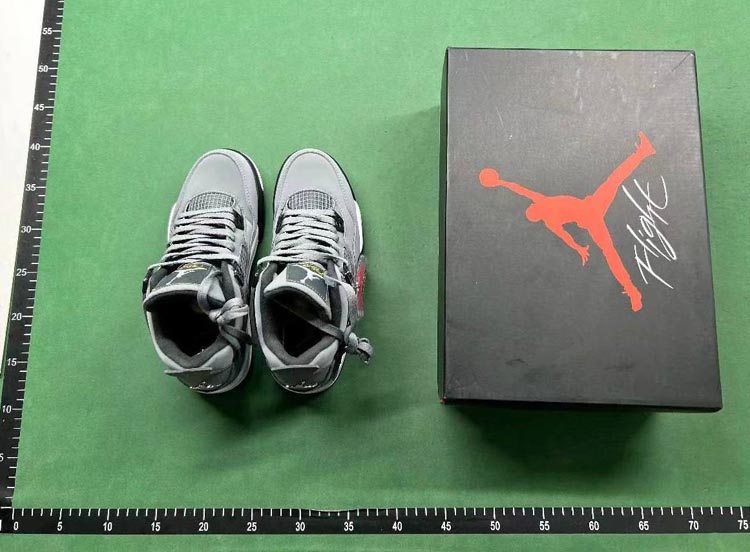 Zdjęcie QC 2 z 4 — Nike Air Jordan 4 Sneakers