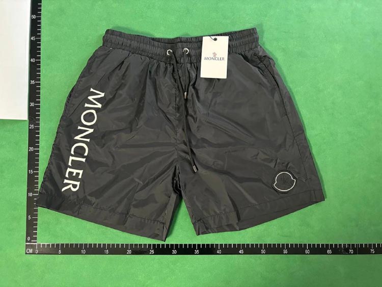 Zdjęcie QC 4 z 4 — Moncler Logo Tape Shorts