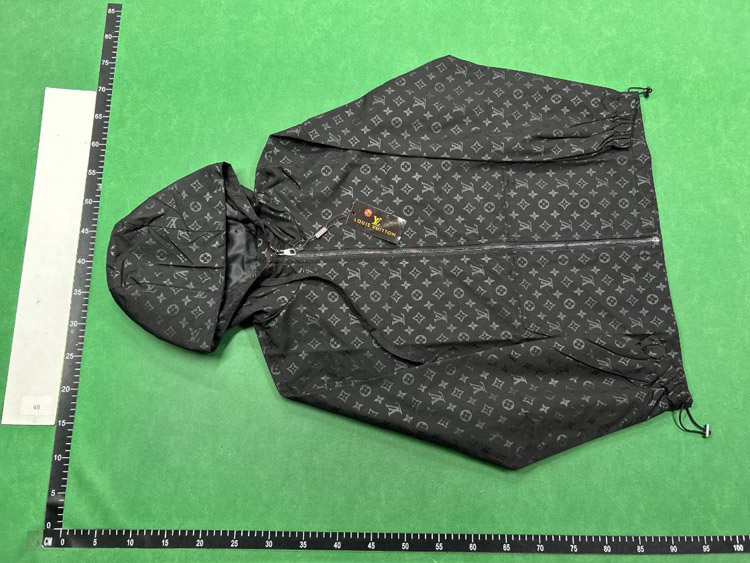 Zdjęcie QC 1 z 3 — Louis Vuitton Monogram Eclipse Hooded Windbreaker Jacket [5 styles]