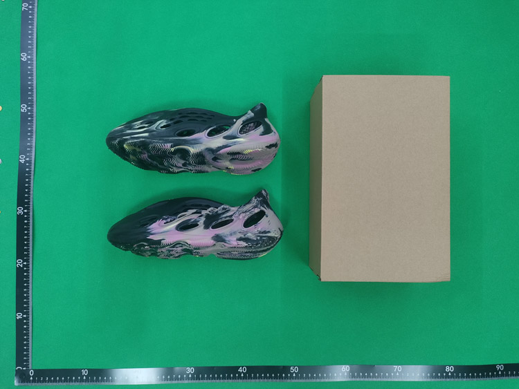 Zdjęcie QC 1 z 2 — Adidas Yeezy Slide SDCC0511LNB [13 styles]