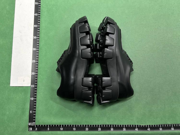Zdjęcie QC 2 z 3 — Prada Cleated Rubber Loafers