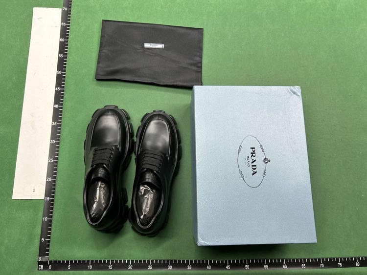 Zdjęcie QC 1 z 3 — Prada Cleated Rubber Loafers