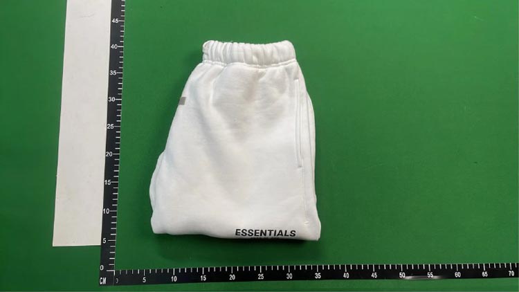 Zdjęcie QC 3 z 3 — Fear of God Essentials Short Sweatshorts [7 styles]