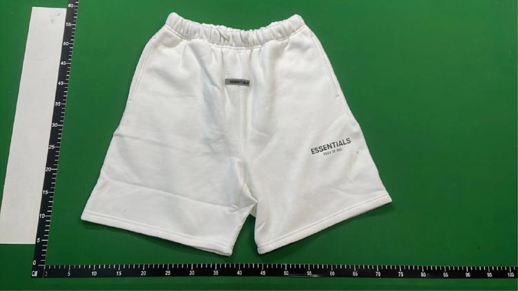 Zdjęcie QC 1 z 3 — Fear of God Essentials Short Sweatshorts [7 styles]