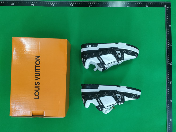 Zdjęcie QC 1 z 2 — Louis Vuitton Trainer Sneakers