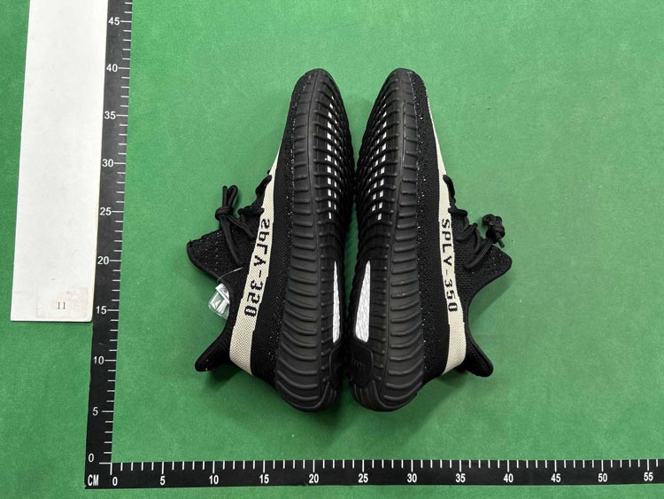 Zdjęcie QC 3 z 3 — Adidas Yeezy Boost 350 V2 Sneakers [27 styles]
