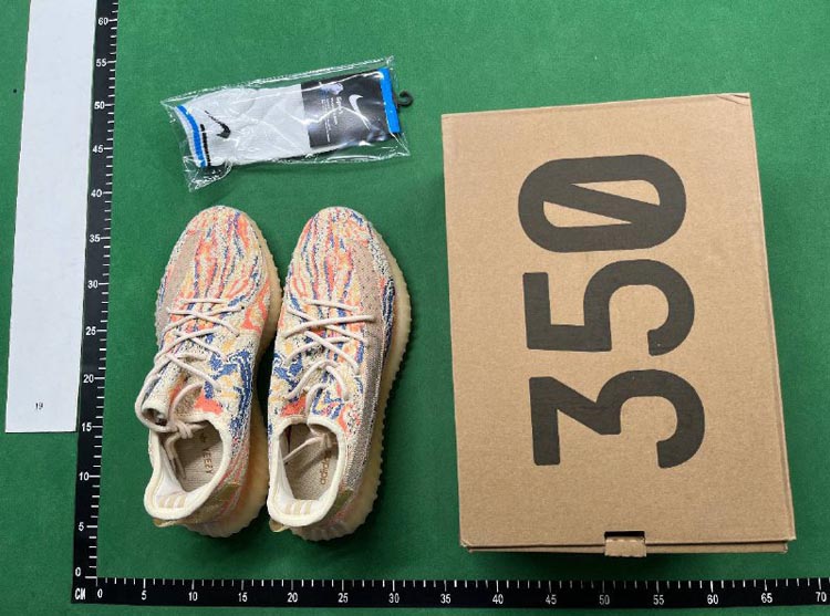 Zdjęcie QC 1 z 3 — Adidas Yeezy Boost 350 V2 Sneakers [27 styles]