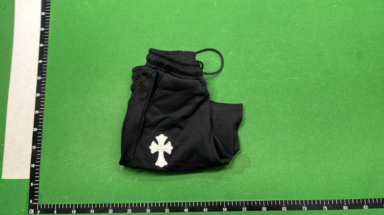 Zdjęcie QC 2 z 4 — Chrome Hearts Cross Logo Shorts [17 styles]