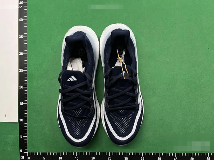 Zdjęcie QC 2 z 2 — Adidas Ultraboost 22 Sneakers [24 styles]