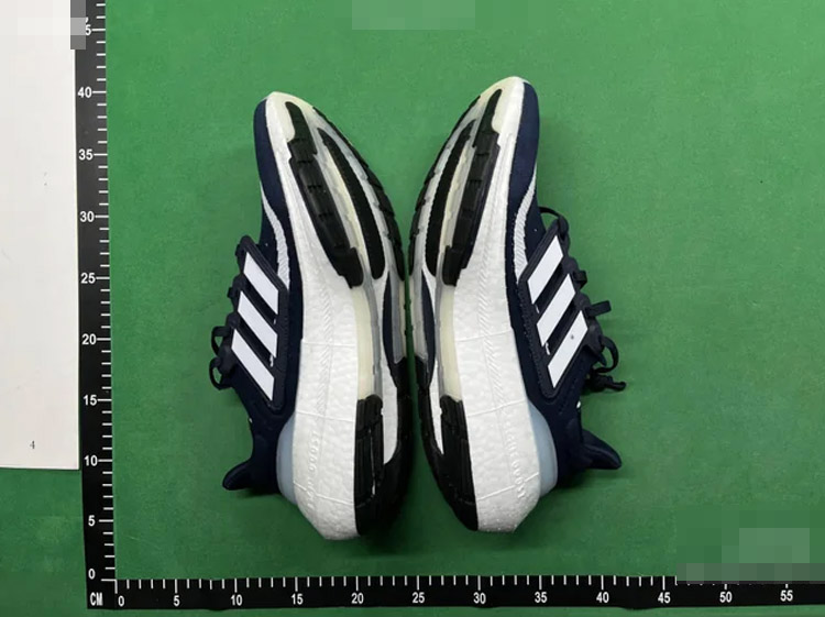 Zdjęcie QC 1 z 2 — Adidas Ultraboost 22 Sneakers [24 styles]