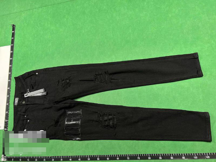 Zdjęcie QC 1 z 1 — Amiri Distressed Logo Jeans