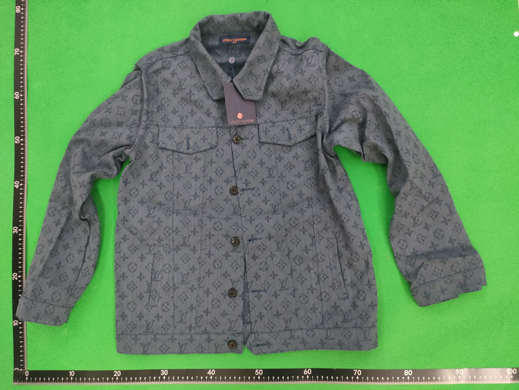 Zdjęcie QC 2 z 2 — Louis Vuitton Monogram Denim Jacket [14 styles]