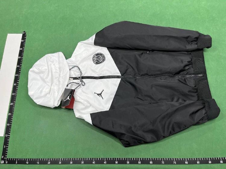 Zdjęcie QC 2 z 4 — Adidas Real Madrid Windbreaker Jacket [31 styles]