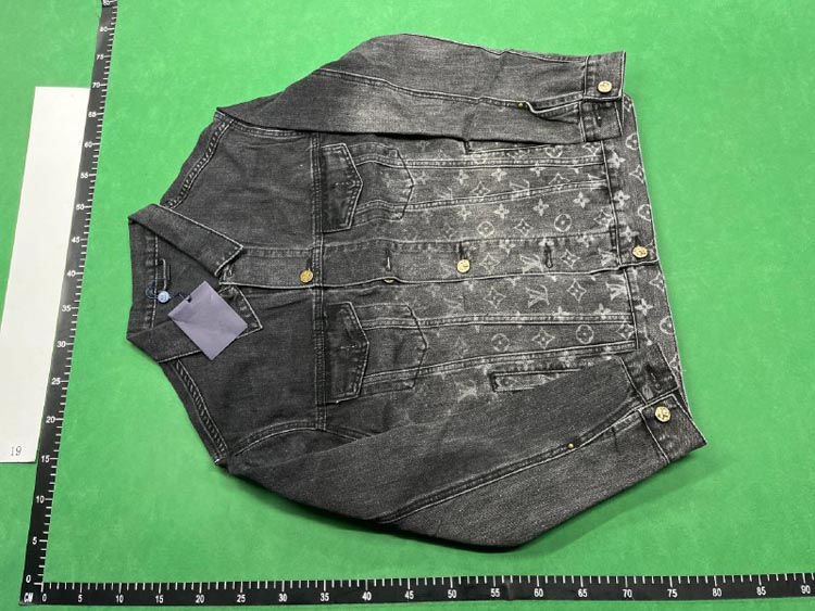 Zdjęcie QC 1 z 3 — Designer Denim & Print Jackets [24 styles]