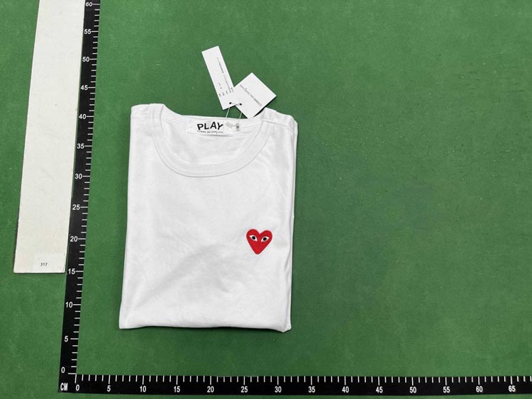 Zdjęcie QC 2 z 3 — Comme des Garçons PLAY T-Shirts [40 styles]
