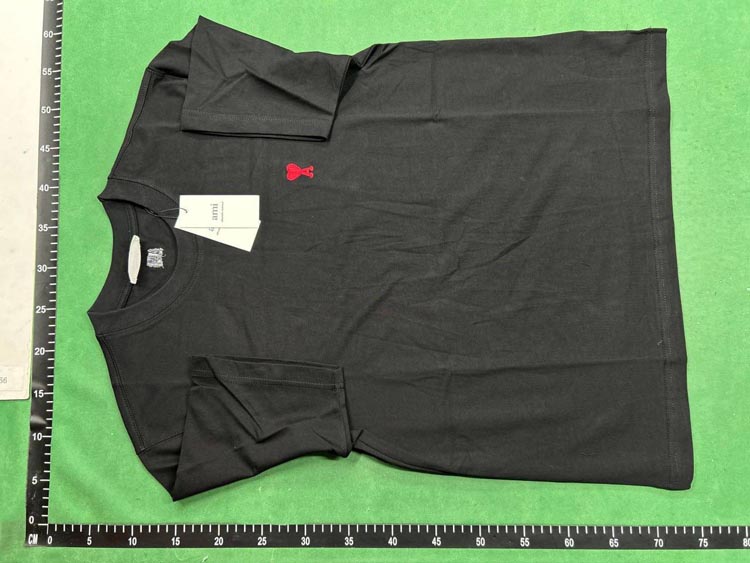 Zdjęcie QC 1 z 4 — Ami Paris Heart Logo T-Shirt [25 styles]