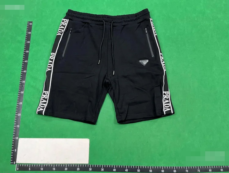 Zdjęcie QC 1 z 4 — Prada Logo-Print Drawstring Shorts [31 styles]